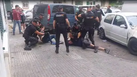 Momento de la intervención policial en un desahucio en Son Gotleu Momento de la intervención policial en un desahucio en Son Gotleu