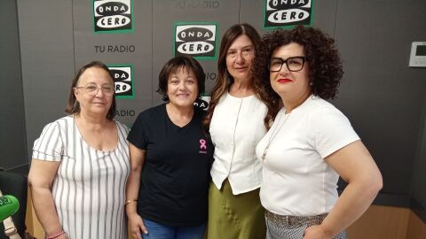 La junta directiva de AMACMEC con Mayte Vilaseca