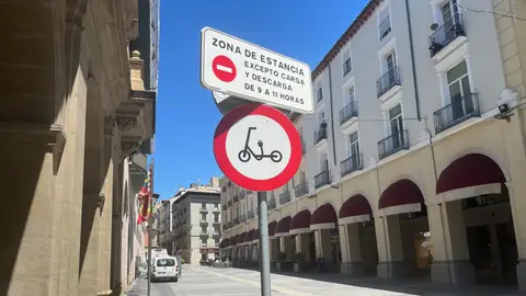 Las bicis podrán circular por la zona estancial de Huesca fuera del horario comercial Las bicis podrán circular por la zona estancial de Huesca fuera del horario comercial