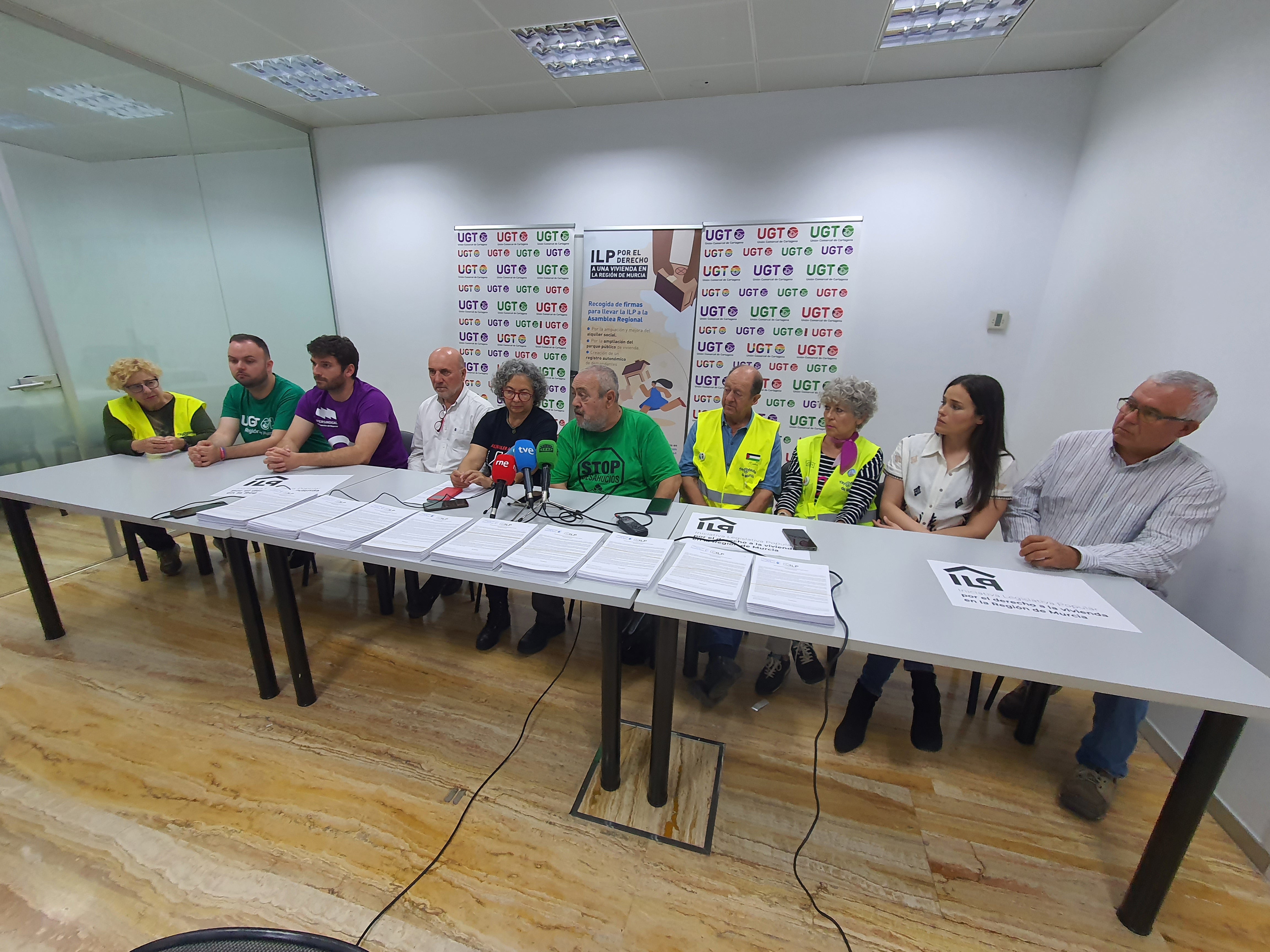 La ILP por una vivienda digna recoge 16.000 firmas, un 60% más de lo mínimo exigible La ILP por una vivienda digna recoge 16.000 firmas, un 60% más de lo mínimo exigible