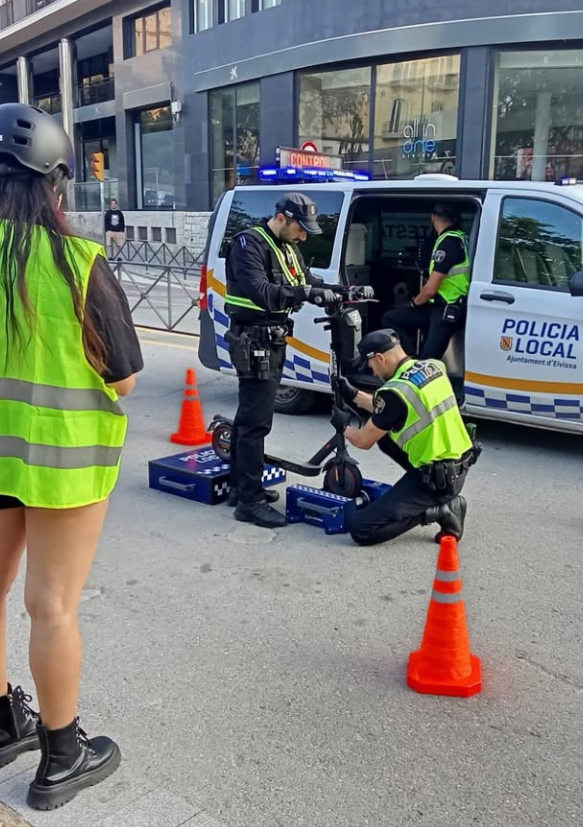 Julián Córdoba: “Hay patinetes que son un peligro real porque alcanzan hasta 58 km/h” Julián Córdoba: “Hay patinetes que son un peligro real porque alcanzan hasta 58 km/h”