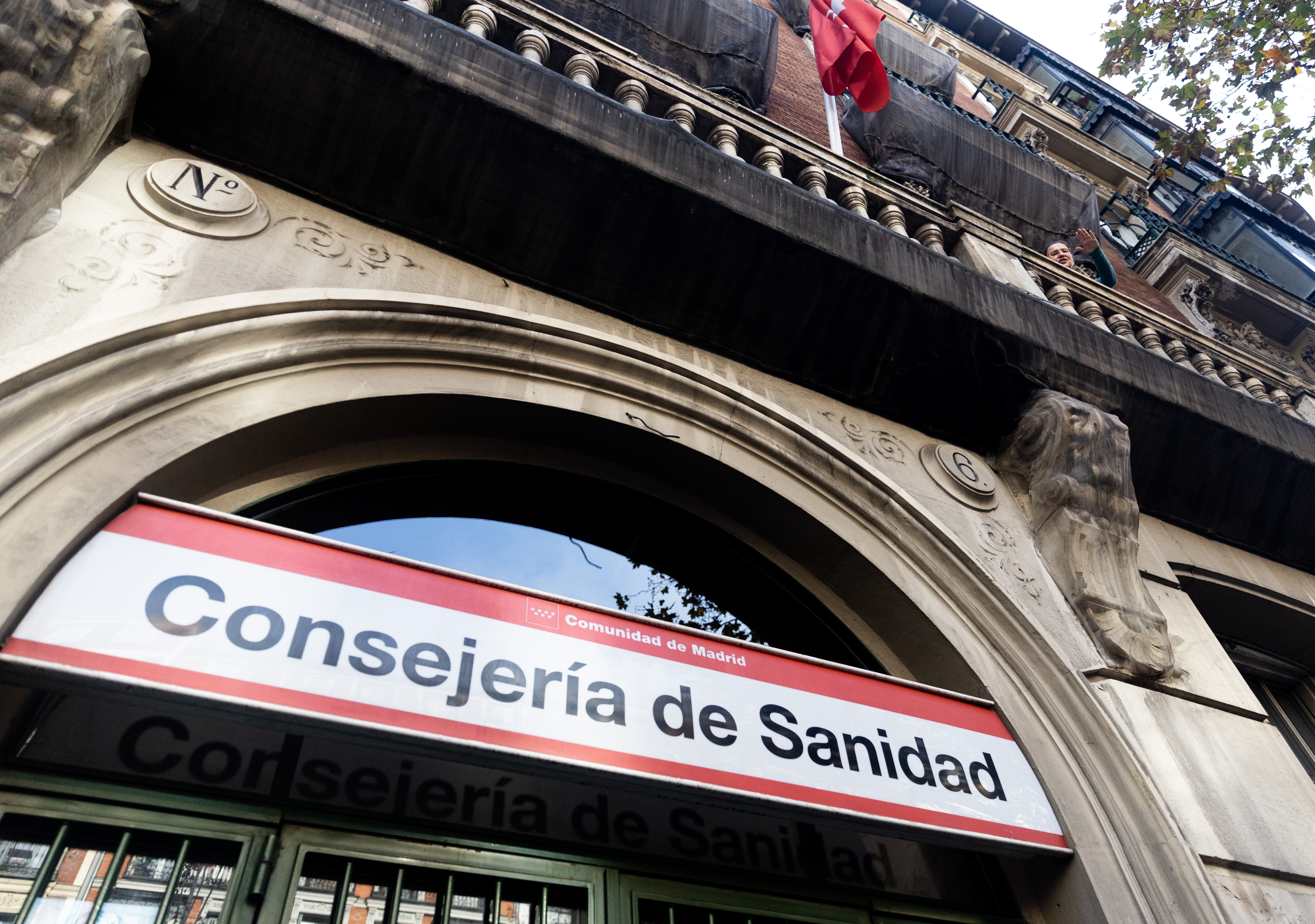 Un juez imputa por primera vez a dos exaltos cargos del Gobierno de Ayuso por las muertes en residencias durante la pandemia Un juez imputa por primera vez a dos exaltos cargos del Gobierno de Ayuso por las muertes en residencias durante la pandemia