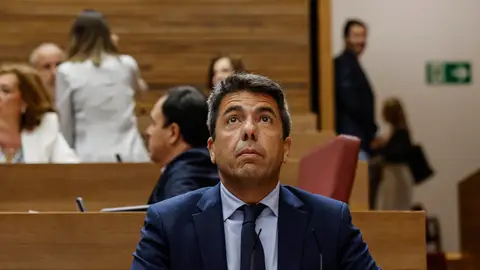 El presidente de la Generalitat valenciana, Carlos Mazón, durante una sesión de control en Les Corts Valencianes, a 15 de mayo de 2025, en Valencia El presidente de la Generalitat valenciana, Carlos Mazón, durante una sesión de control en Les Corts Valencianes, a 15 de mayo de 2025, en Valencia