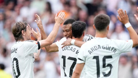 Los jugadores del Real Madrid celebran el priemr gol de Mbappé Los jugadores del Real Madrid celebran el priemr gol de Mbappé