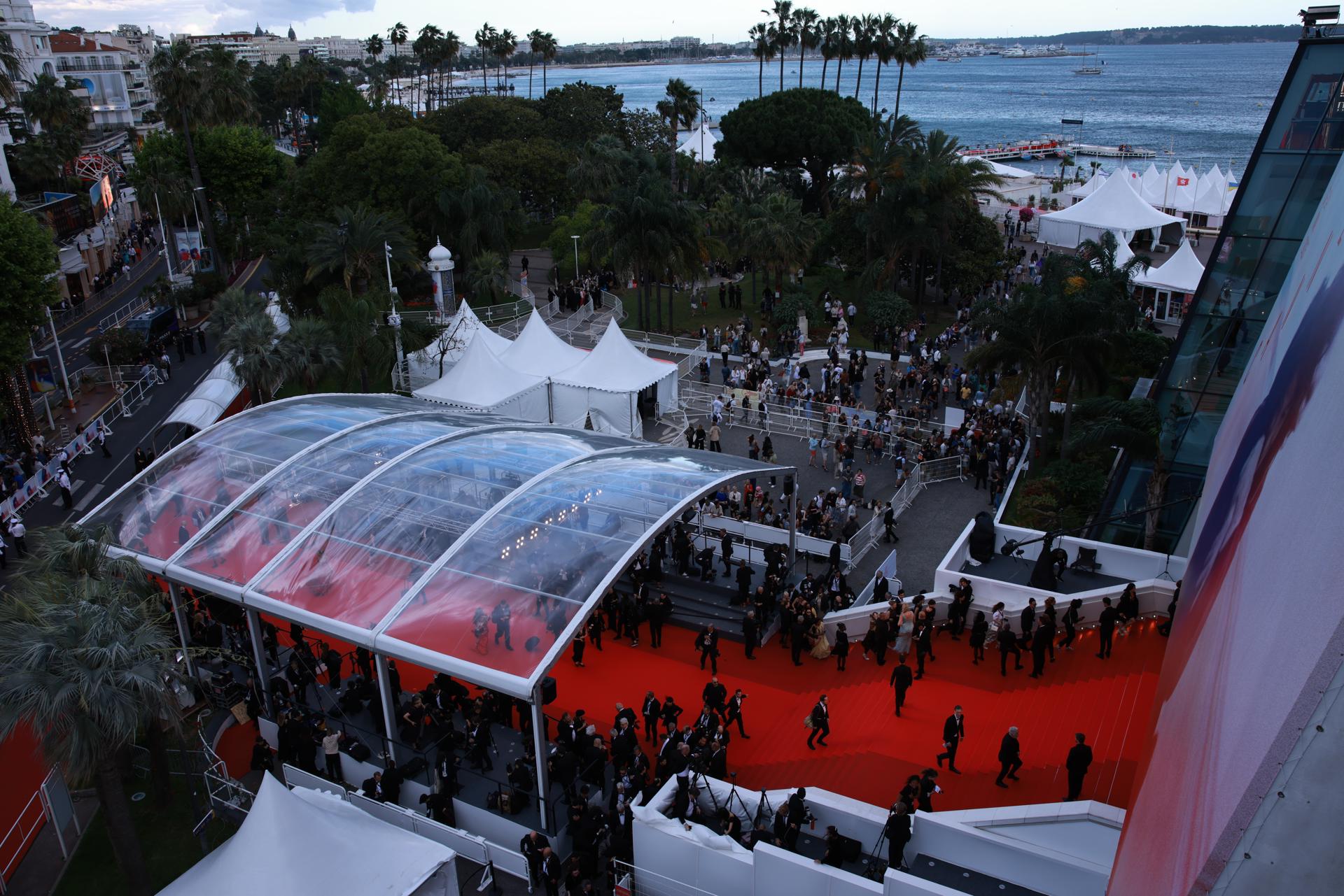 Cannes recupera paulatinamente la luz tras cinco horas de apagón Cannes recupera paulatinamente la luz tras cinco horas de apagón