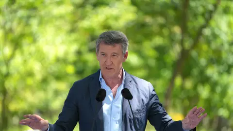 El presidente del Partido Popular, Alberto Núñez Feijóo, interviene durante la romería que organiza el PP provincial de A Coruña, a 24 de mayo de 2025 El presidente del Partido Popular, Alberto Núñez Feijóo, interviene durante la romería que organiza el PP provincial de A Coruña, a 24 de mayo de 2025