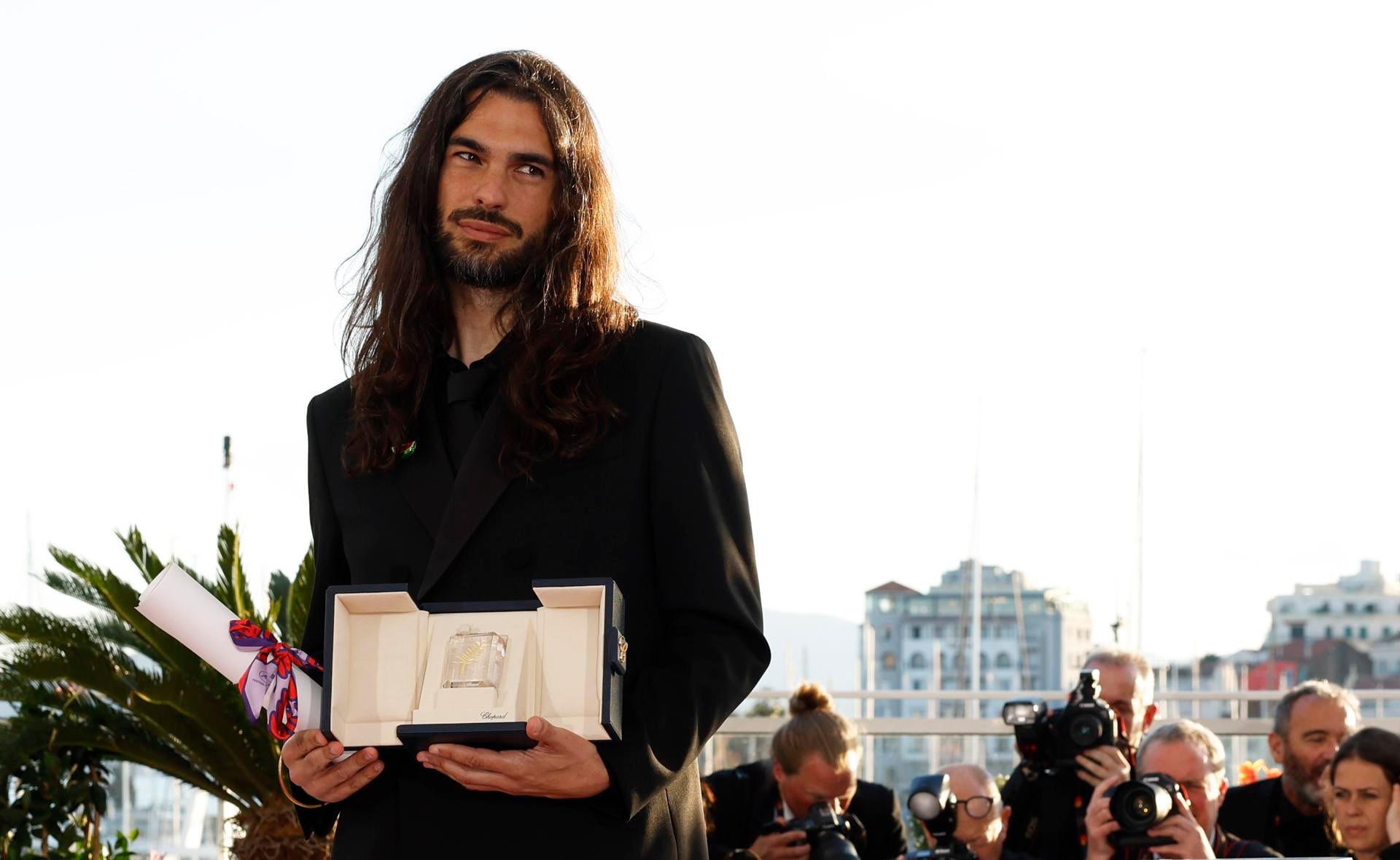 Quién es Oliver Laxe, el español que ha ganado uno de los galardones más importantes del Festival de Cannes Quién es Oliver Laxe, el español que ha ganado uno de los galardones más importantes del Festival de Cannes