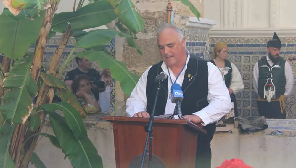 José Manuel Fernández durante la lectura del pregón en el acto de hermanamiento con Chipiona. José Manuel Fernández durante la lectura del pregón en el acto de hermanamiento con Chipiona.