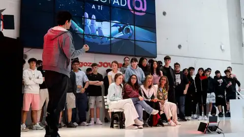 Programa de teatro 'Conectad@ a ti', en el nuevo espacio de Zaragoza Joven, en La Azucarera Programa de teatro 'Conectad@ a ti', en el nuevo espacio de Zaragoza Joven, en La Azucarera