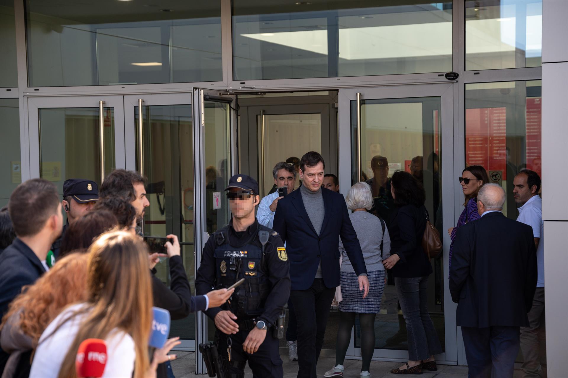 El hermano de Pedro Sánchez pide a la jueza que estime el recurso de la Fiscalía y decrete el sobreseimiento del caso El hermano de Pedro Sánchez pide a la jueza que estime el recurso de la Fiscalía y decrete el sobreseimiento del caso