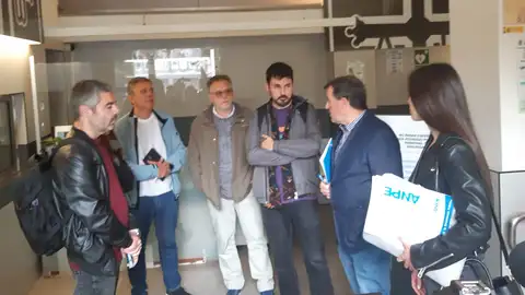 Representantes de CCOO, UGT, Suatea y ANPE ante las jornadas de protestas en escuelas y colegios de Asturias Representantes de CCOO, UGT, Suatea y ANPE ante las jornadas de protestas en escuelas y colegios de Asturias