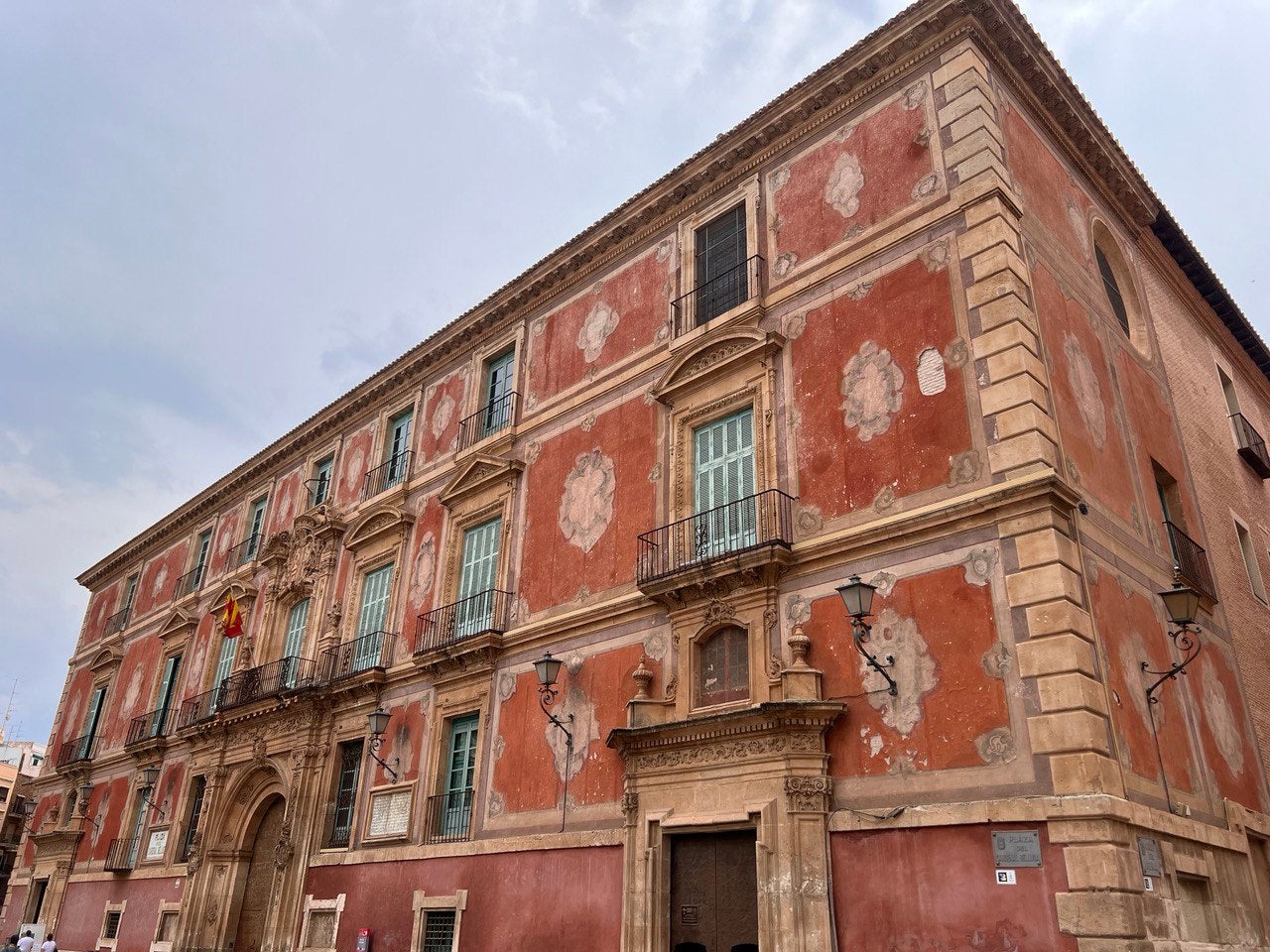 Huermur denuncia el deterioro de la fachada del Palacio Episcopal de Murcia Huermur denuncia el deterioro de la fachada del Palacio Episcopal de Murcia