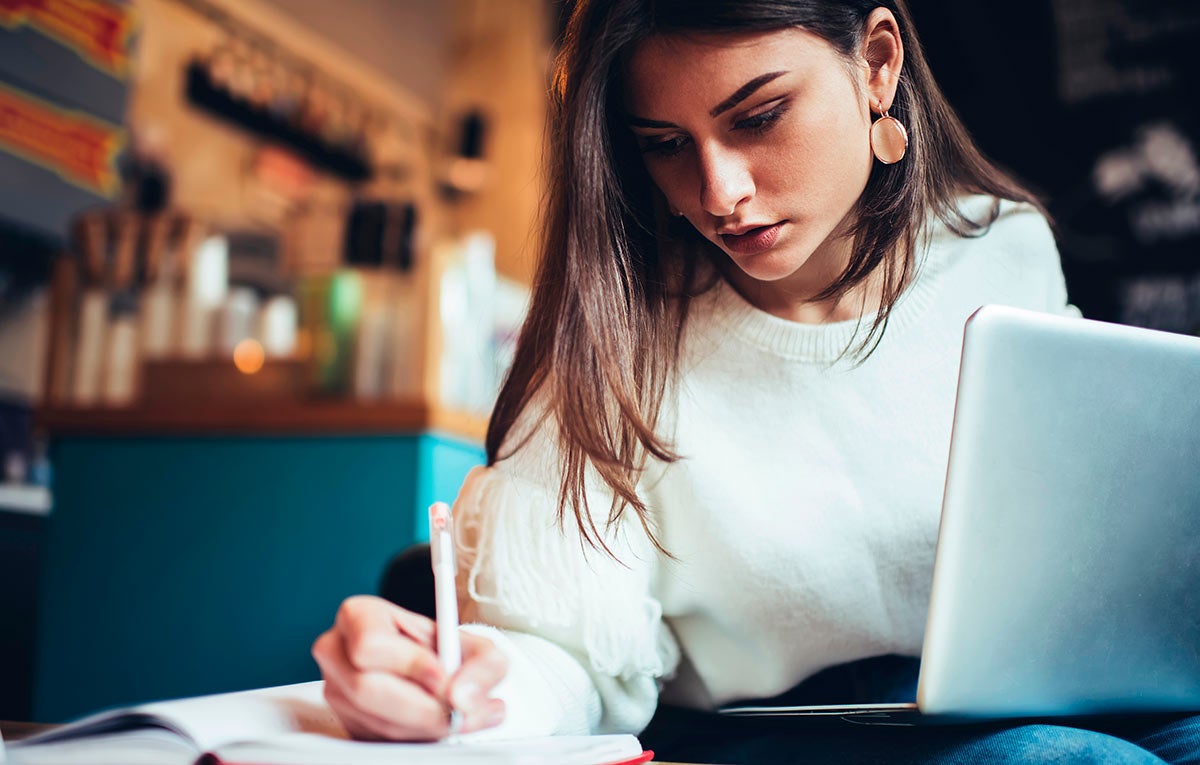 Formarse para avanzar: la clave del futuro laboral está en la formación continua Formarse para avanzar: la clave del futuro laboral está en la formación continua