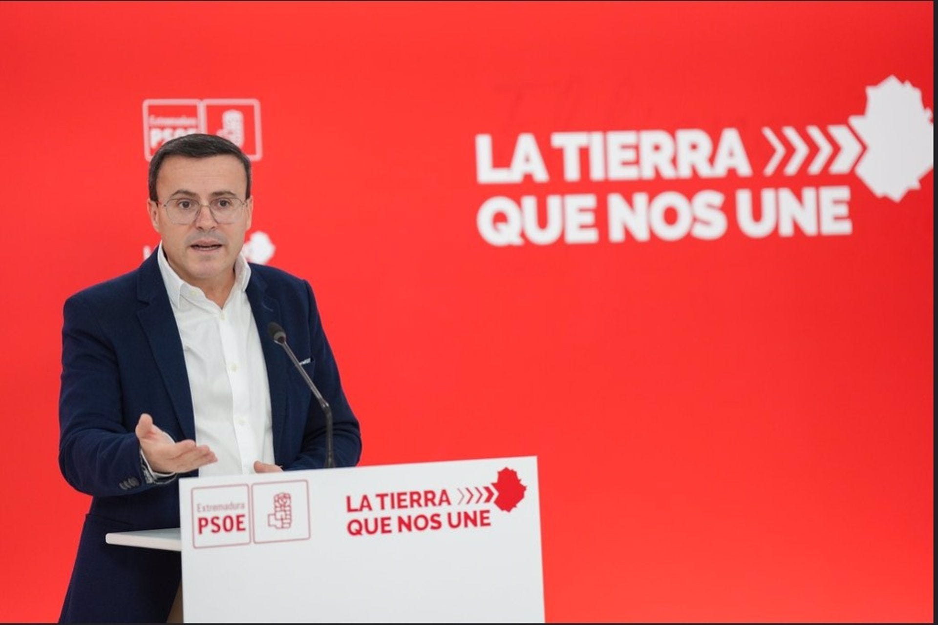 El PSOE ve "mala fe" y "nerviosismo" en Guardiola al pedir a Gallardo que renuncie al aforamiento El PSOE ve "mala fe" y "nerviosismo" en Guardiola al pedir a Gallardo que renuncie al aforamiento