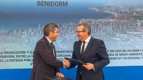 Carlos Maz&oacute;n y Toni P&eacute;rez firman un acuerdo para mejorar la red de depuraci&oacute;n y reutilizaci&oacute;n de aguas