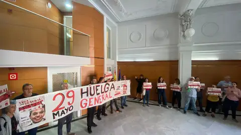 La sede de la Confederación Empresarial Valenciana (CEV), 'okupada' por sindicatos con motivo de la huelga general del 29M en València La sede de la Confederación Empresarial Valenciana (CEV), 'okupada' por sindicatos con motivo de la huelga general del 29M en València