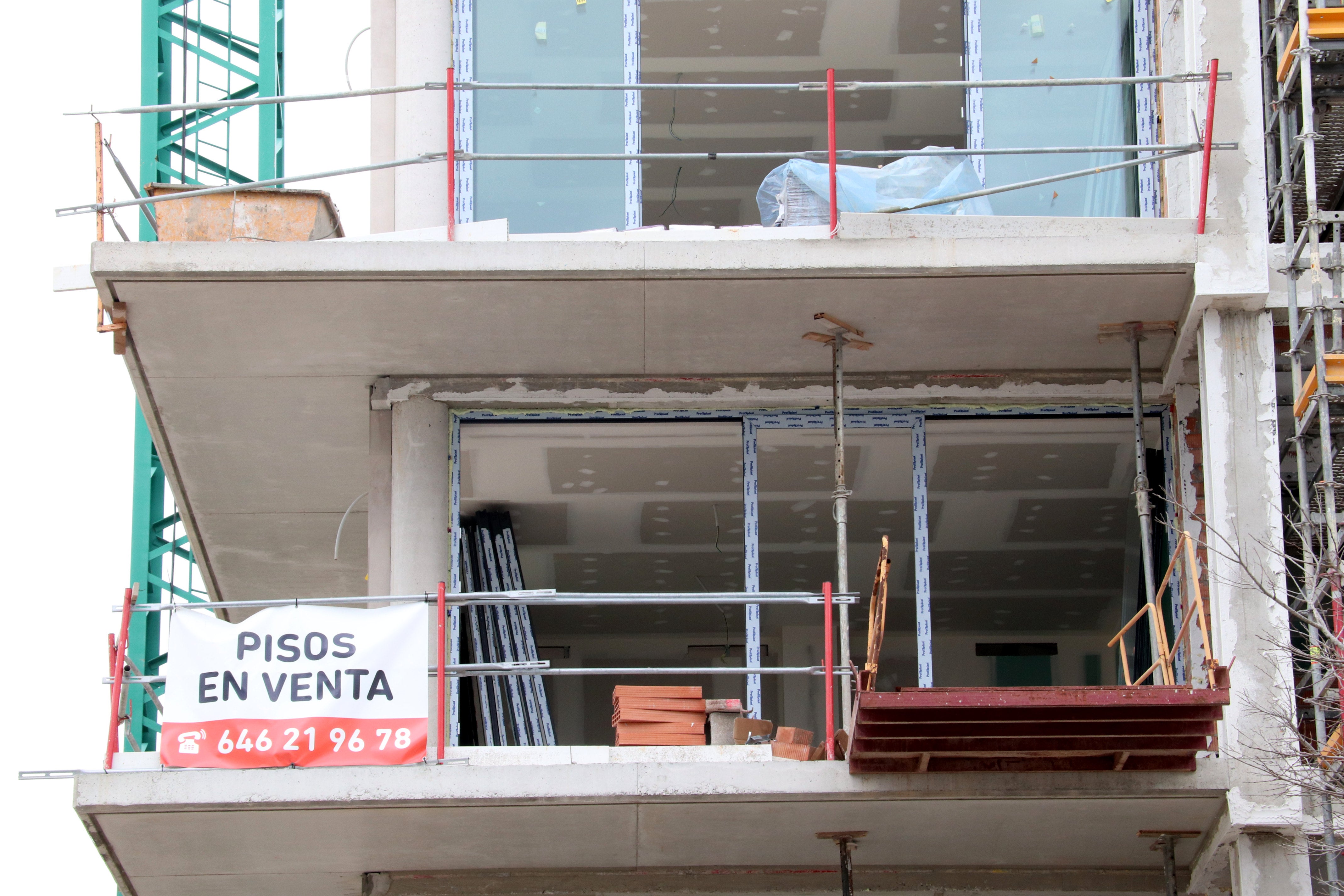 La compravenda d'habitatges cau un 8% a Catalunya mentre els preus continuen a l'alça La compravenda d'habitatges cau un 8% a Catalunya mentre els preus continuen a l'alça