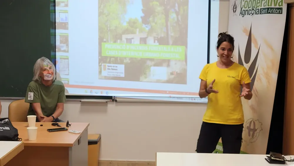 Inés Landa, durante una de las charlas ofrecidas en Ibiza Inés Landa, durante una de las charlas ofrecidas en Ibiza