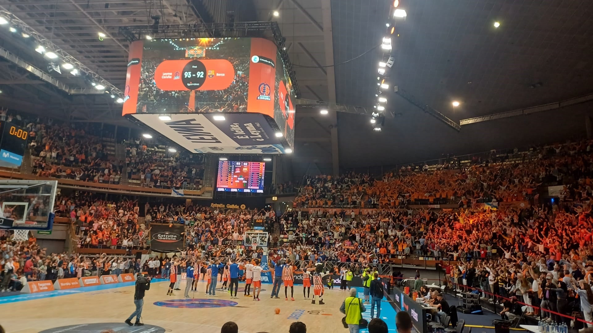 Dos fases, un 35% de reducción de precios y objetivo de 4.000 abonados para que el Leyma Basquet Coruña siga en el Coliseum Dos fases, un 35% de reducción de precios y objetivo de 4.000 abonados para que el Leyma Basquet Coruña siga en el Coliseum