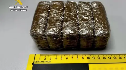 Detenido a la altura de Cáceres cuando viajaba en un coche compartido con más de medio kilo de hachís Detenido a la altura de Cáceres cuando viajaba en un coche compartido con más de medio kilo de hachís
