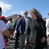Imagen de la delegación de eurodiputados de la Comisión de Libertades Civiles, Justicia y Asuntos de Interior del Parlamento Europeo, durante la visita al puerto de La Restinga, en el municipio de El Pinar, en la isla de El Hierro 