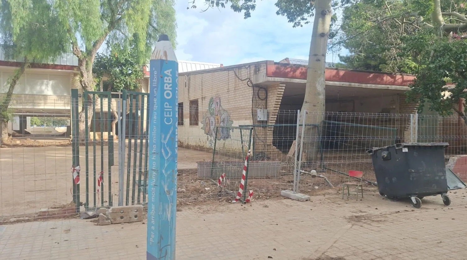El CEIP Orba de Alfafar sale a la calle por la DANA: "Nuestros hijos necesitan su colegio" El CEIP Orba de Alfafar sale a la calle por la DANA: "Nuestros hijos necesitan su colegio"