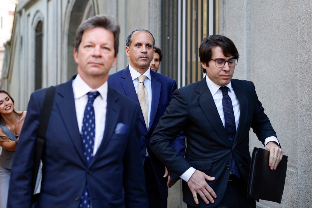 El abogado del novio de Ayuso confirma que su cliente no conocía el correo en el que confesaba fraude fiscal a cambio de un pacto El abogado del novio de Ayuso confirma que su cliente no conocía el correo en el que confesaba fraude fiscal a cambio de un pacto