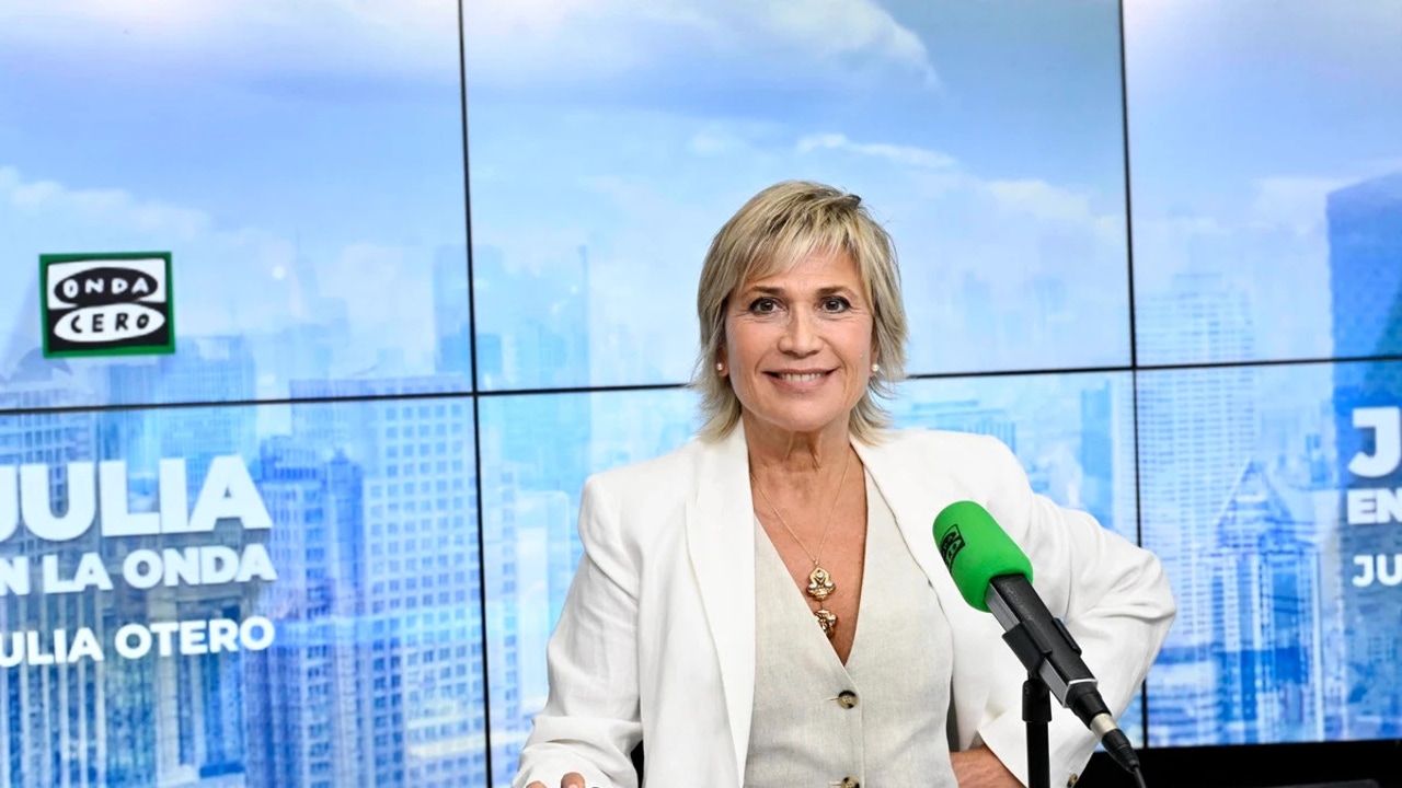 ONDA CERO 🔵 Julia Otero ironiza sobre las pretensiones expansionistas de Trump: « ¿Cuántos países más habrá invadido, comprado o bombardeado para verano? » ONDA CERO 🔵 Julia Otero ironiza sobre las pretensiones expansionistas de Trump: « ¿Cuántos países más habrá invadido, comprado o bombardeado para verano? »