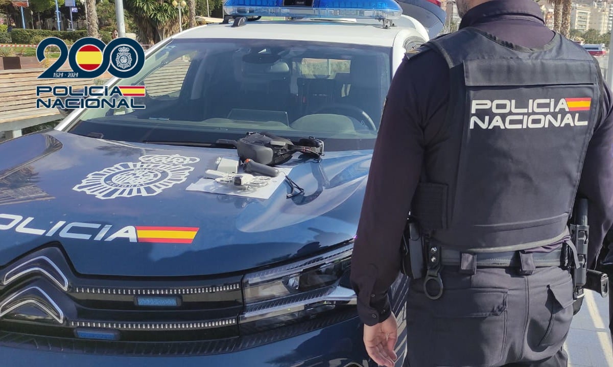 Interceptan en Alicante un dron que volaba sobre el puerto sin autorización Interceptan en Alicante un dron que volaba sobre el puerto sin autorización