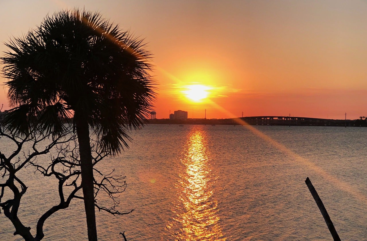 Junio, el mes que recibe el verano con los amaneceres más tempranos, los atardeceres más tardíos y el mayor número de horas de luz Junio, el mes que recibe el verano con los amaneceres más tempranos, los atardeceres más tardíos y el mayor número de horas de luz