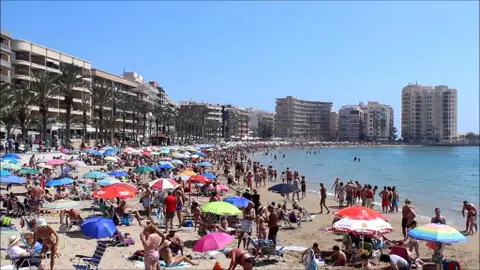 Torrevieja estrena aseos, casetas de socorrismo y chiringuitos en sus playas este verano Torrevieja estrena aseos, casetas de socorrismo y chiringuitos en sus playas este verano