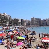 Torrevieja estrena aseos, casetas de socorrismo y chiringuitos en sus playas este verano Torrevieja estrena aseos, casetas de socorrismo y chiringuitos en sus playas este verano