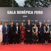 De izquierda a derecha: Dra. Mafalda Oliveira, ganadora de la VII Beca FERO – MANGO en cáncer de mama , Margarita Salvans, directora financiera de MANGO, Dr. Pablo Menéndez , ganador de la I Beca FERO – Fundación Aladina en cáncer pediátrico , Ishtar Espejo, d irectora de Fundación Aladina, Ruben Ventura, director de Fundación FERO, Silvia Garriga, presidenta Fundación FERO, Sergi Pallerola, Vicepresidente del Grupo Andbank , Matthew Reger Suqué, miembro de la familia Suqué Mateu, Dra. Raquel Pé rez - López , ganadora de la I Beca FERO – Carmen Mateu para médicos investigadores, Dr. Ángel R. Nebreda , ganador de la VII Beca FERO – GHD en cáncer de mama , Olivia Manjón , directora general de ghd España y Portugal, Dra. Renee Beekman, ganadora de la XXIX Beca FERO para jóvenes investigadore s y Andr é s Escarpenter, patrono de la Fundación Bosch Aymerich