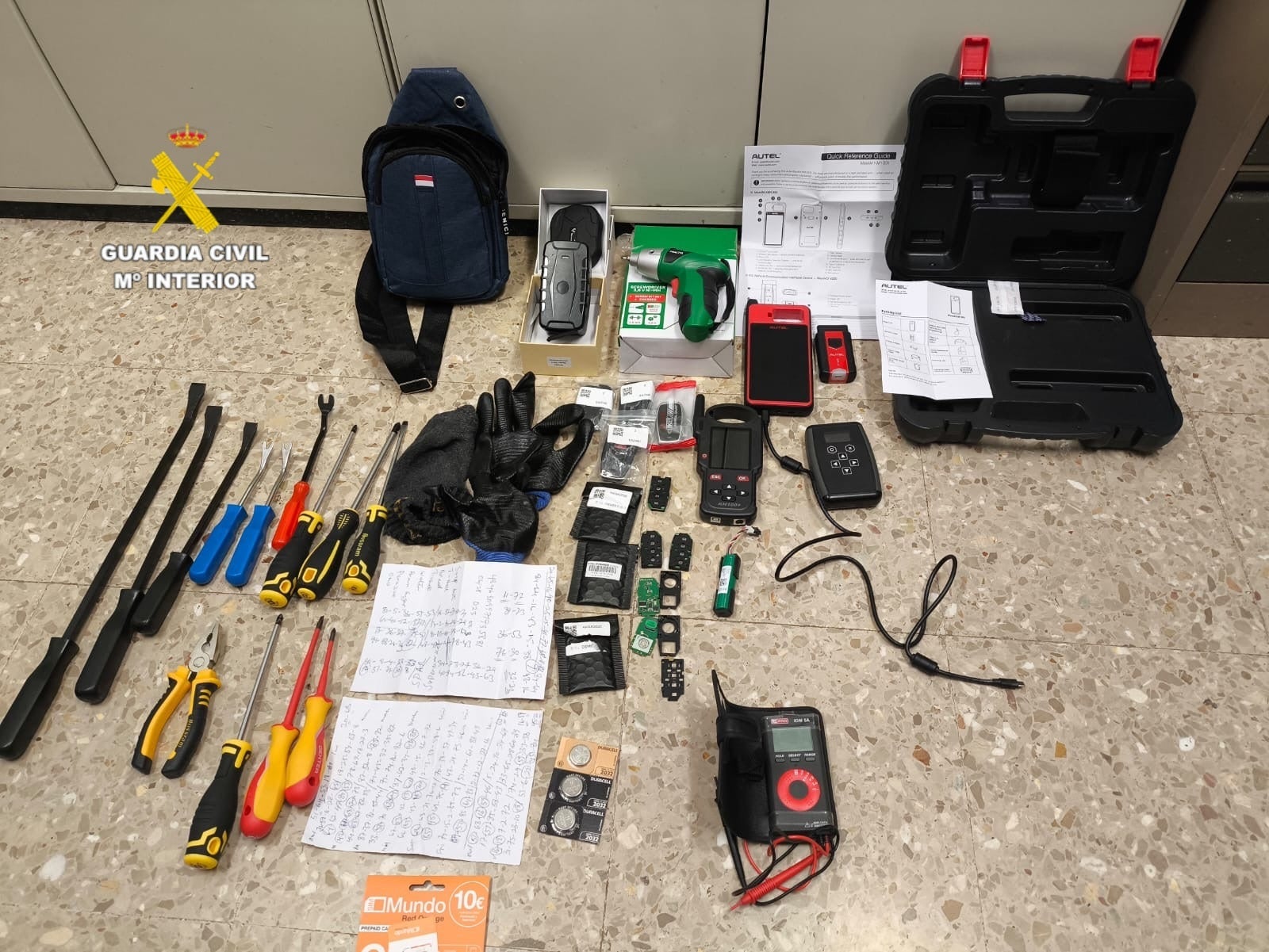 La Guardia Civil desarticula en Alcossebre una banda dedicada al robo de vehículos de alta gama La Guardia Civil desarticula en Alcossebre una banda dedicada al robo de vehículos de alta gama