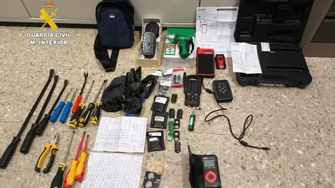 La Guardia Civil desarticula en Alcossebre una banda dedicada al robo de vehículos de alta gama La Guardia Civil desarticula en Alcossebre una banda dedicada al robo de vehículos de alta gama