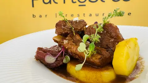Receta: costillas de cerdo estofadas con patatas confitadas al Romero Receta: costillas de cerdo estofadas con patatas confitadas al Romero