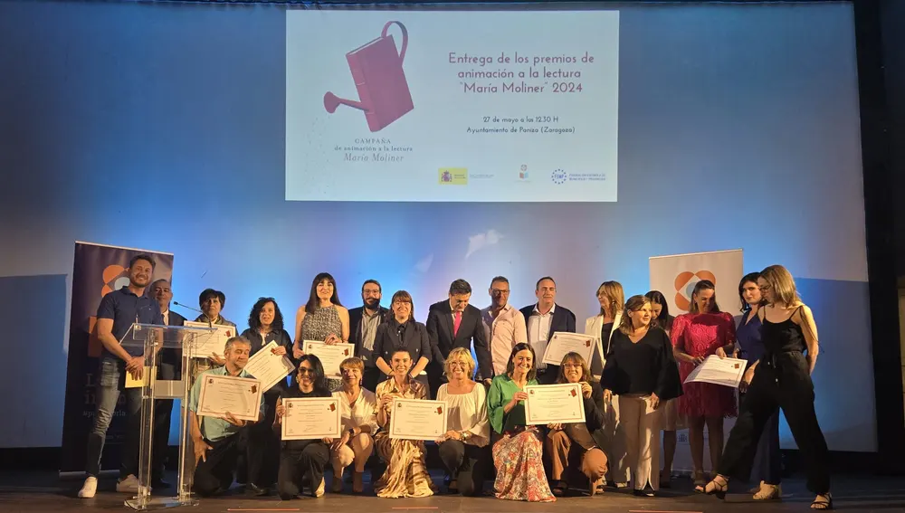 La biblioteca de Coaña recibe uno de los diez premios especiales María Moliner a nivel nacional. La biblioteca de Coaña recibe uno de los diez premios especiales María Moliner a nivel nacional.