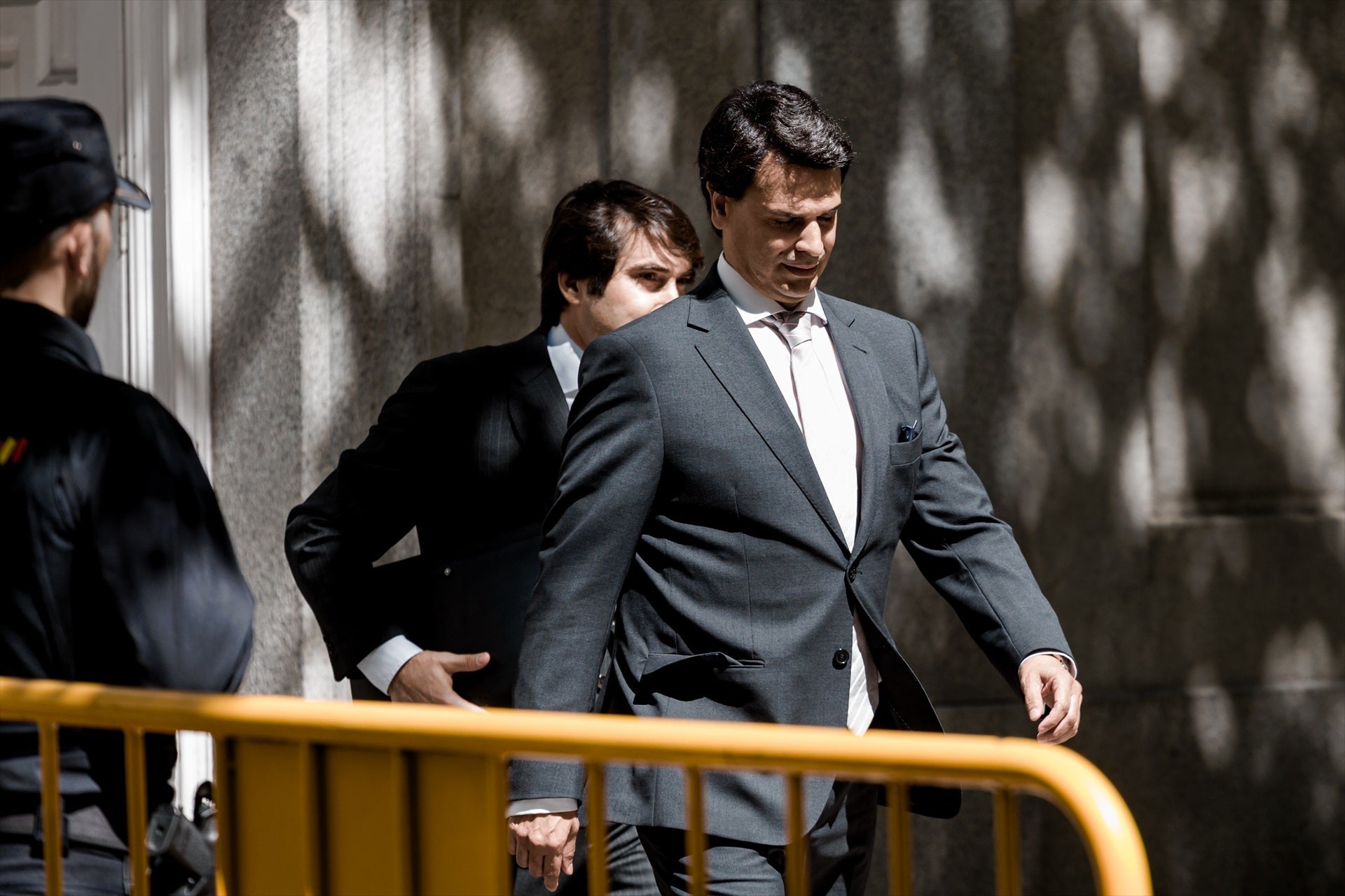 El novio de Ayuso cargó ante el juez contra los que le llaman "defraudador confeso": "Ha sido un destrozo" El novio de Ayuso cargó ante el juez contra los que le llaman "defraudador confeso": "Ha sido un destrozo"