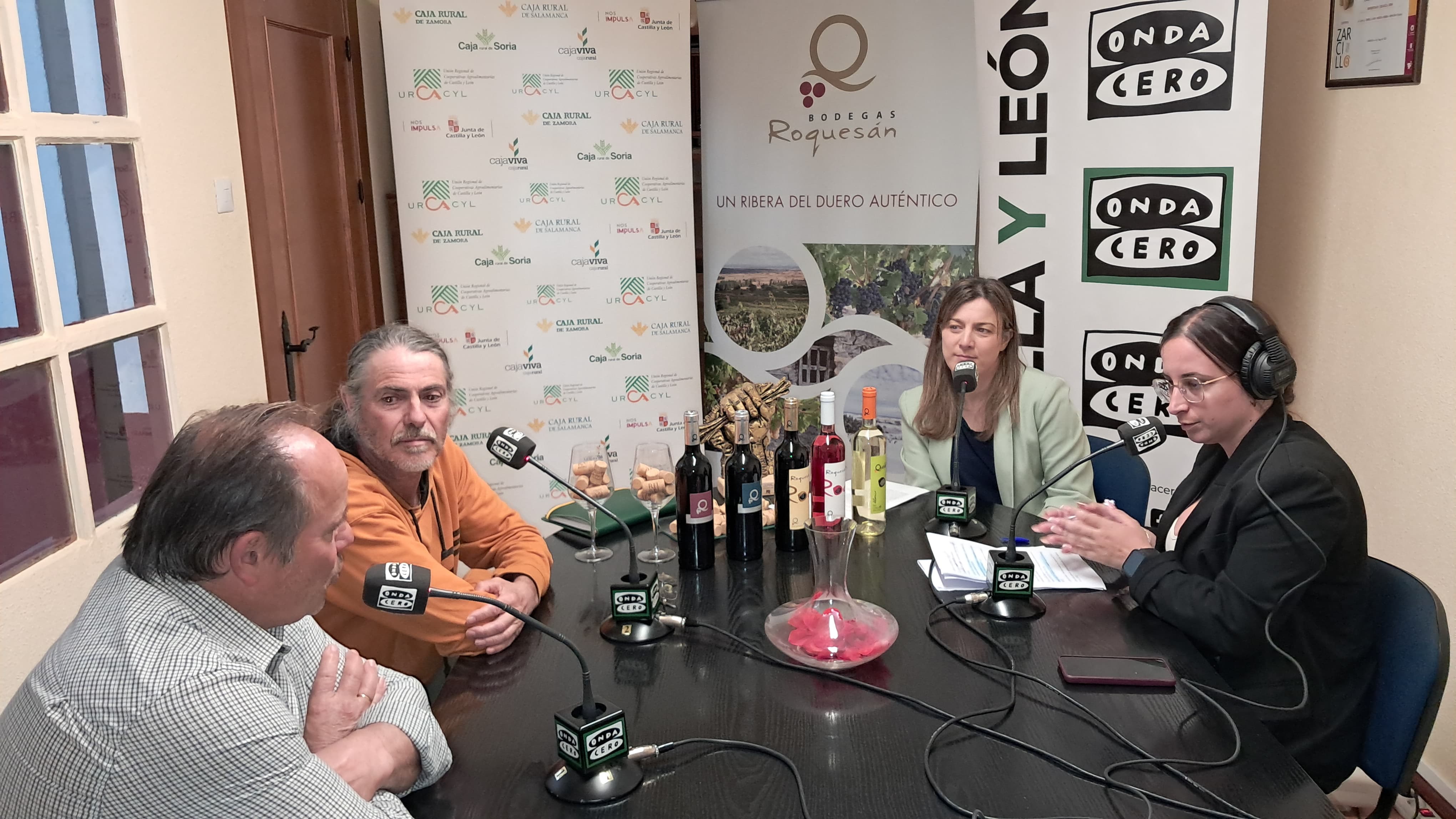 Hoy viajamos hasta Quemada para conocer la Bodega Cooperativa Roquesán. Nace en 1964, fruto de la unión de casi 200 viticultores. Hoy viajamos hasta Quemada para conocer la Bodega Cooperativa Roquesán. Nace en 1964, fruto de la unión de casi 200 viticultores.