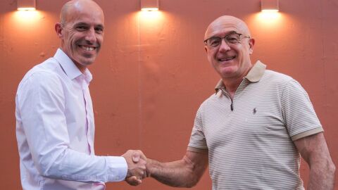 Álvaro Benito y Manu San Felix durante la firma del acuerdo Álvaro Benito y Manu San Felix durante la firma del acuerdo