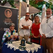 La sabiduría y la gracia malagueña en los azucarillos del café con Cafés Santa Cristina La sabiduría y la gracia malagueña en los azucarillos del café con Cafés Santa Cristina