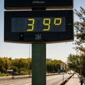 Termómetro con una temperatura de 39ªC 