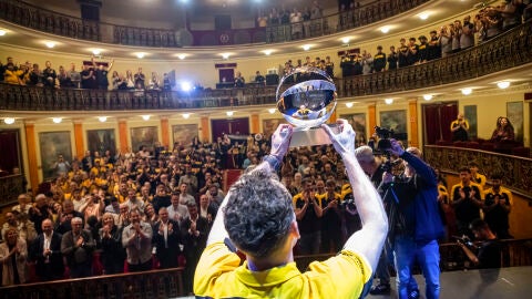 Marcelinho Huertas con el MVP