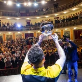 Marcelinho Huertas con el MVP Marcelinho Huertas con el MVP