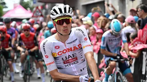 Ayuso dice adiós a sus opciones en el Giro de Italia Ayuso dice adiós a sus opciones en el Giro de Italia