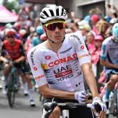 Ayuso dice adiós a sus opciones en el Giro de Italia