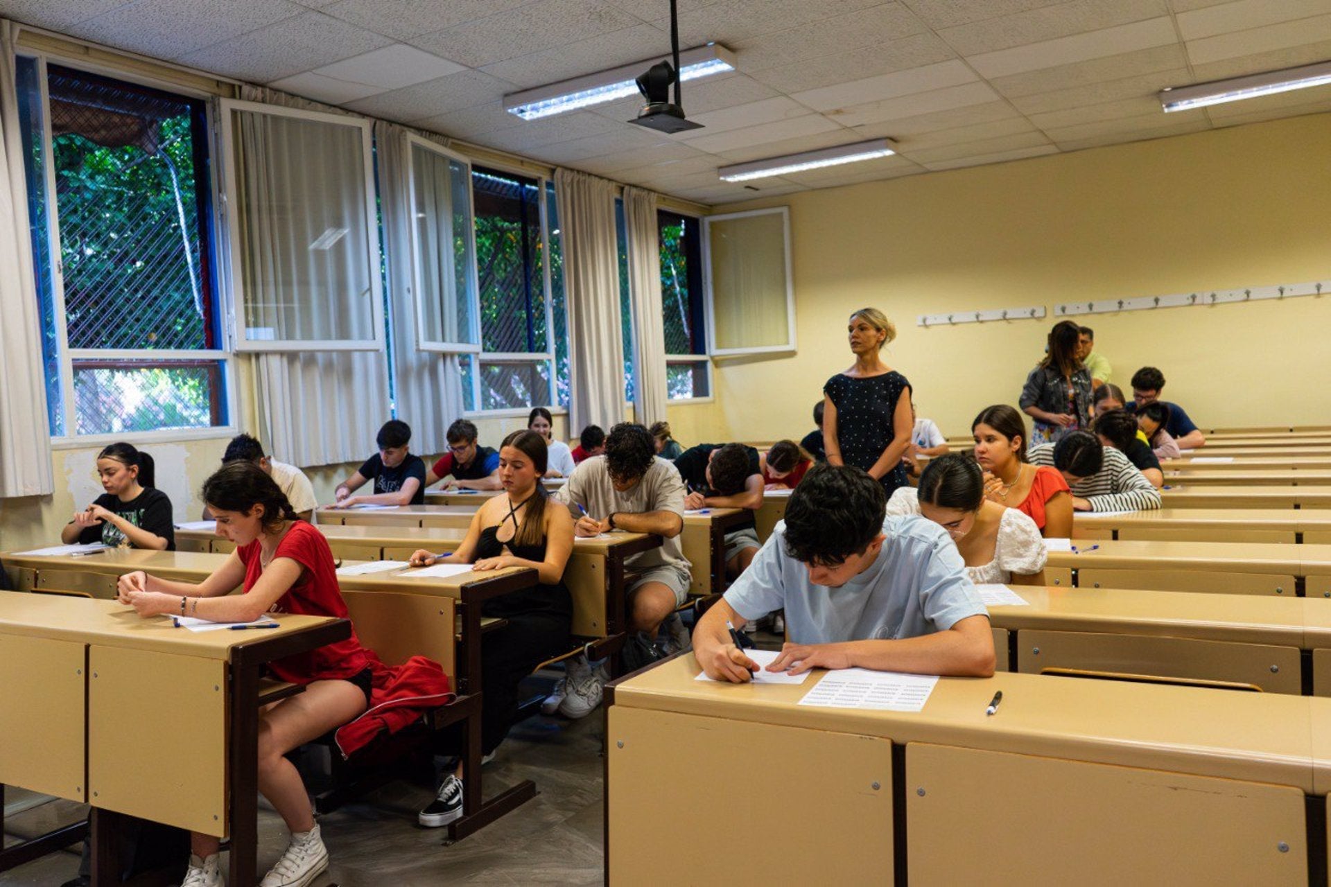 Más de 11.000 alumnos de Castilla y León comienzan mañana la Prueba de Acceso a la Universidad con el examen de Lengua Castellana y Literatura. Más de 11.000 alumnos de Castilla y León comienzan mañana la Prueba de Acceso a la Universidad con el examen de Lengua Castellana y Literatura.