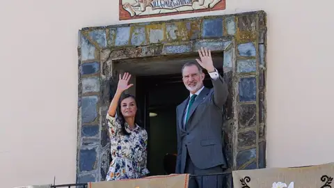 Cientos de personas reciben a los Reyes a su llegada a Guadalupe Cientos de personas reciben a los Reyes a su llegada a Guadalupe