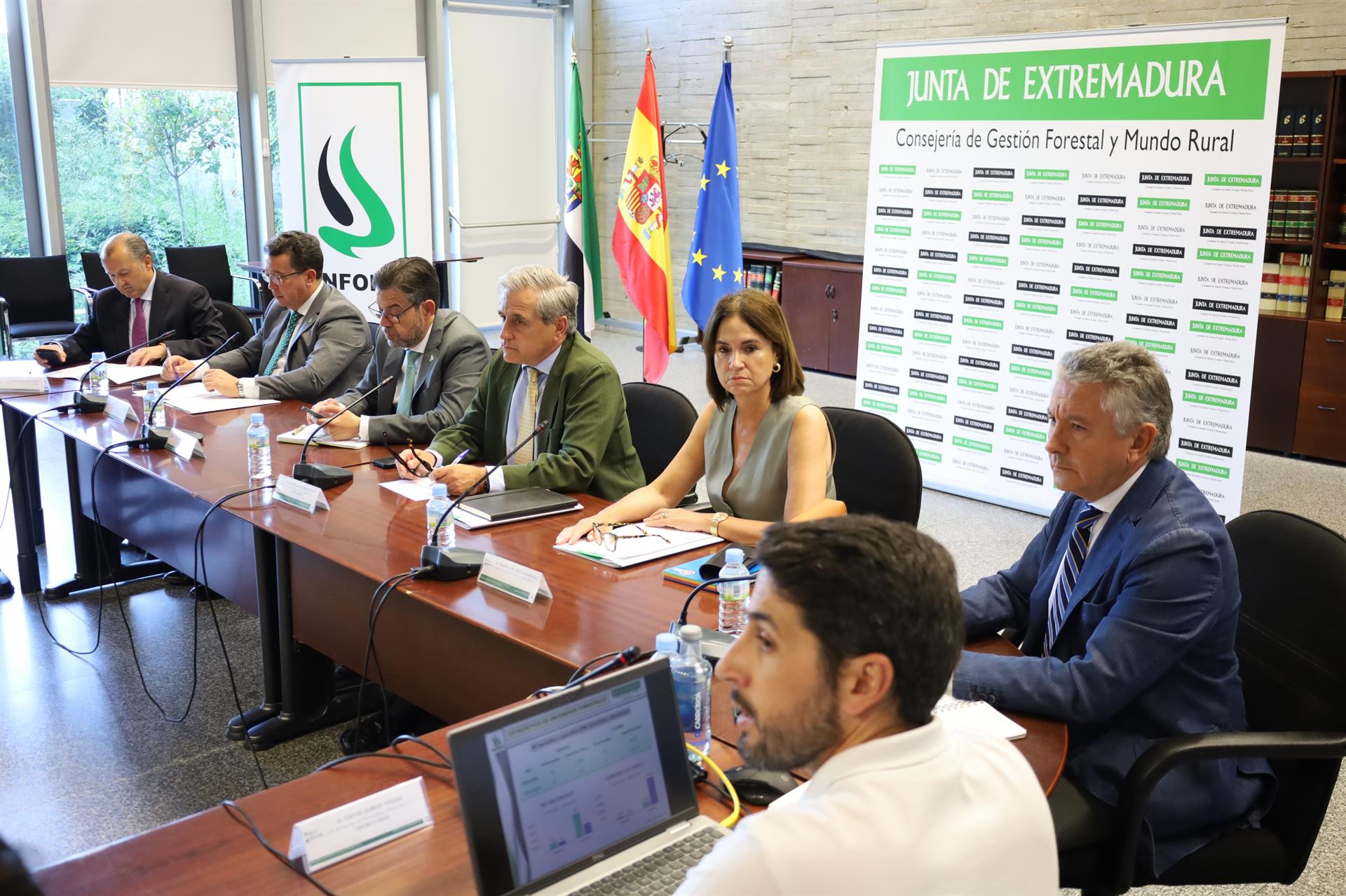 La Junta difunde un decálogo con recomendaciones para la población durante la extinción de incendios forestales La Junta difunde un decálogo con recomendaciones para la población durante la extinción de incendios forestales