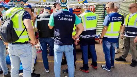 Intervenidos más de 1.800 productos falsificados en el recinto ferial de Cáceres dentro de la operación FAKE Intervenidos más de 1.800 productos falsificados en el recinto ferial de Cáceres dentro de la operación FAKE